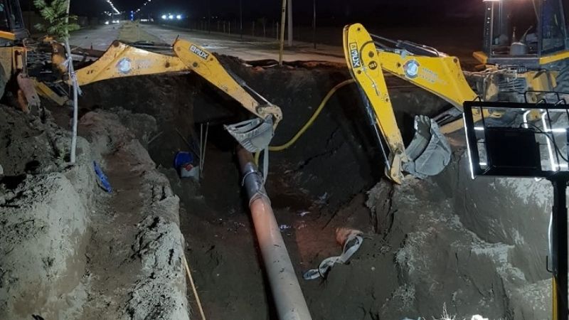 Continuan trabajos de reparación de red de agua en Av. Manuel Navarro