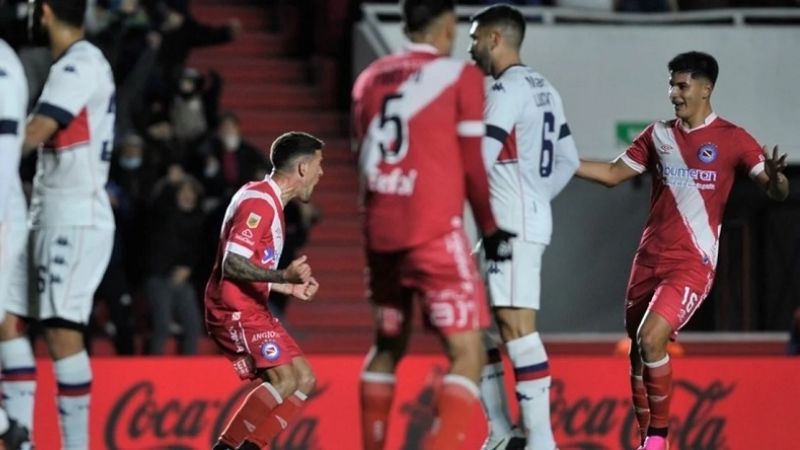 Argentinos venció a Tigre, en el cierre de la 7ma. fecha