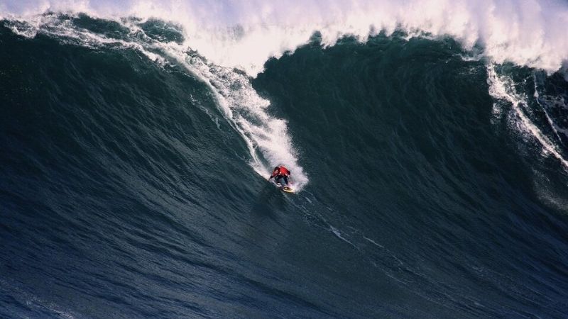 El argentino que surfea las olas más grandes del mundo