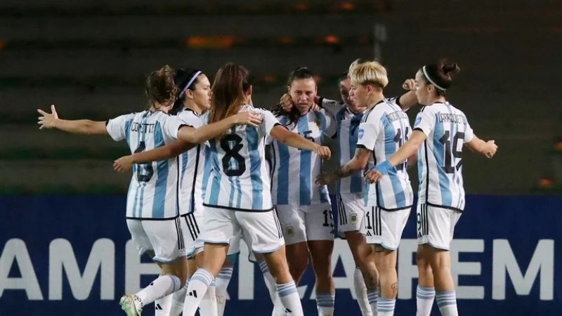 Argentina goleó 4-0 a Perú en la Copa América femenina