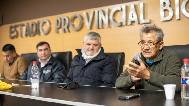 Se presentó el Torneo Nacional de Paracaidismo "Copa Luis Alberto Tapia"