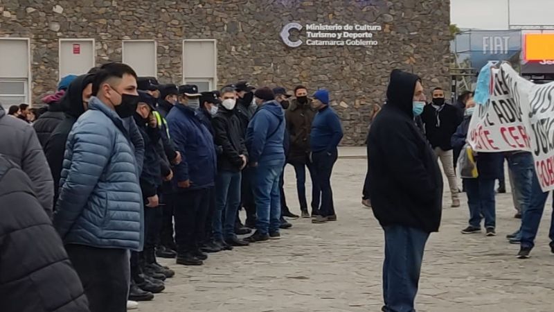 Momento incómodo: ahorristas estuvieron a metros de las autoridades
