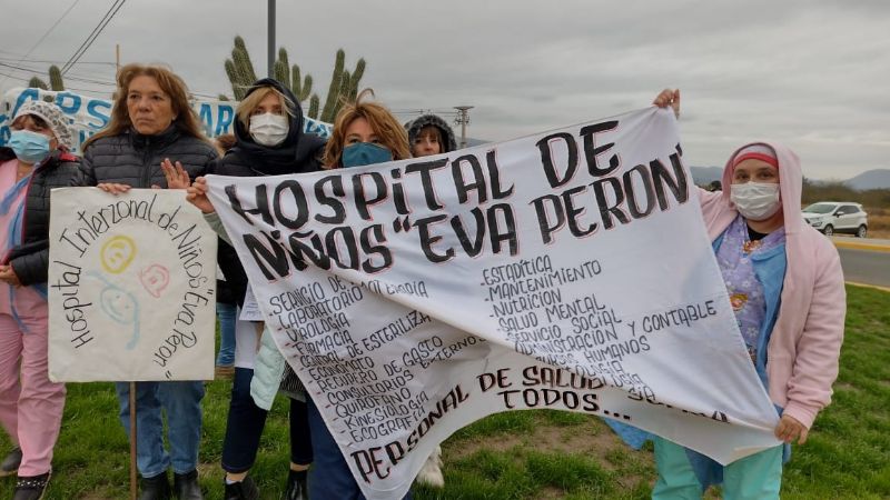 Profesionales y auxiliares de la salud protestaron en el Poncho