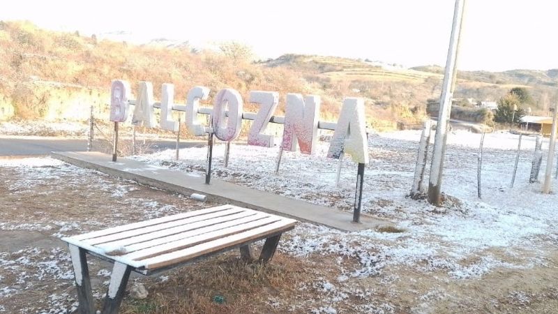 Balcozna amaneció de blanco