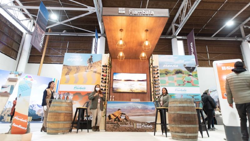Fiambalá y Tinogasta presentan sus paisajes e historias en el Pabellón de Turismo