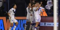 VÉLEZ festeja el gol de Osorio, que le dio el empate ante River.