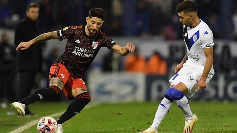 Vélez volvió a amargar a River, ahora en la Liga