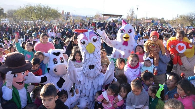 Niños santamarianos disfrutan el invierno con juegos y espectáculos
