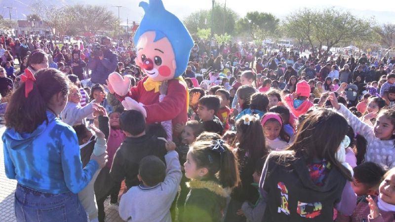 Niños santamarianos disfrutan el invierno con juegos y espectáculos