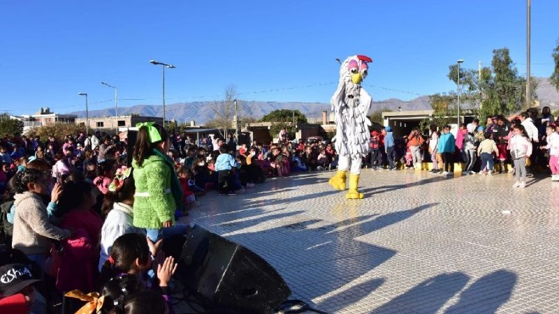 Niños santamarianos disfrutan el invierno con juegos y espectáculos