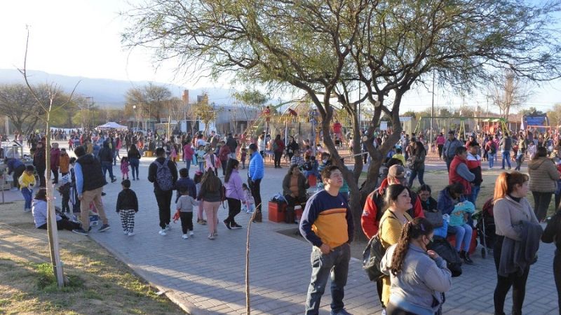 Niños santamarianos disfrutan el invierno con juegos y espectáculos