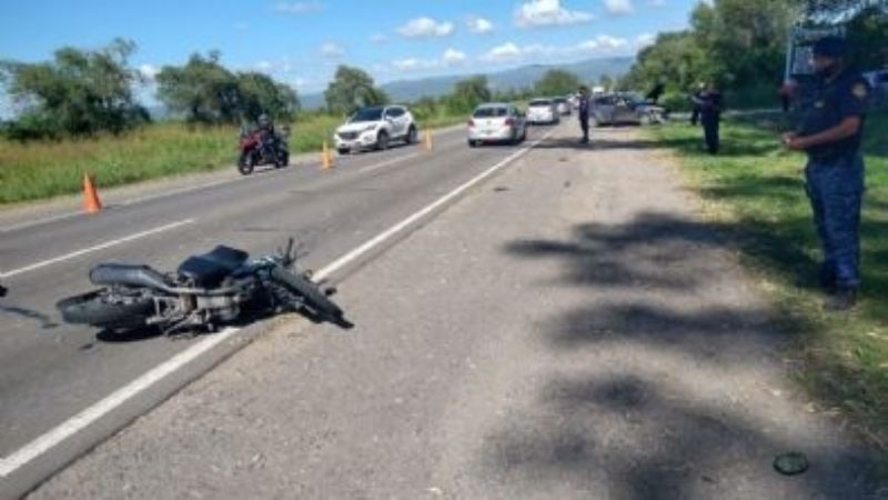 Automovilista embistió una moto y se dio a la fuga