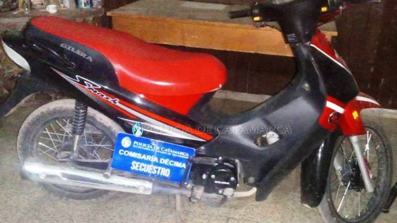 Escondió una moto robada