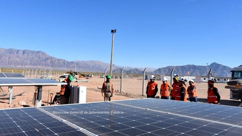 Charla sobre generación solar de energía en el Poncho