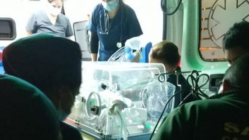Trasladan de urgencia en avión sanitario a un bebé de 4 días de vida