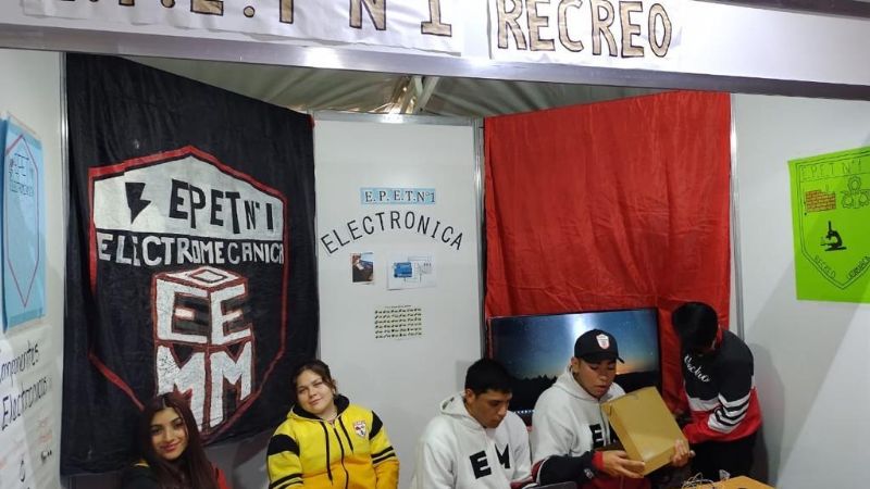 El Poncho recibe a las escuelas técnicas del Ministerio de Educación