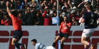 Santiago Carreras convierte el segundo try de los Pumas ante Escocia.