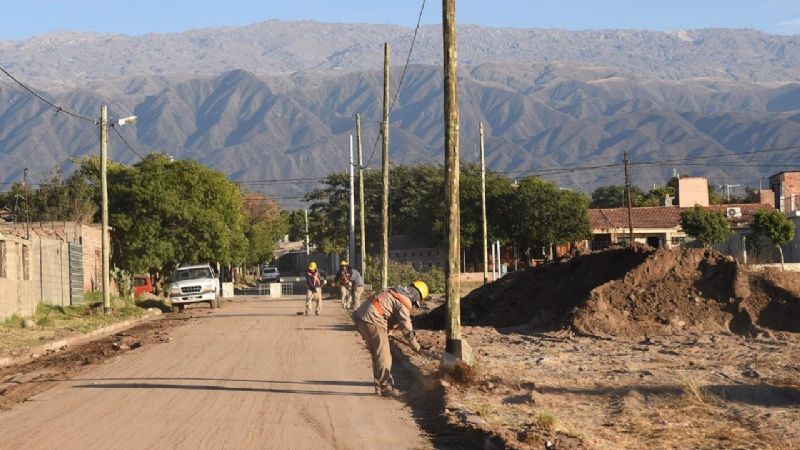 Avanzan las obras de agua y cloacas en el Barrio Loteo Sussex