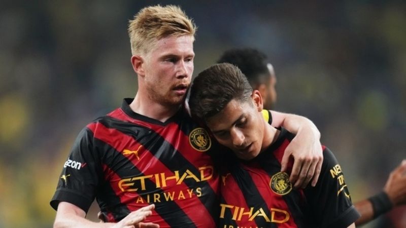 Elogios de Guardiola y De Bruyne para el debut de Álvarez