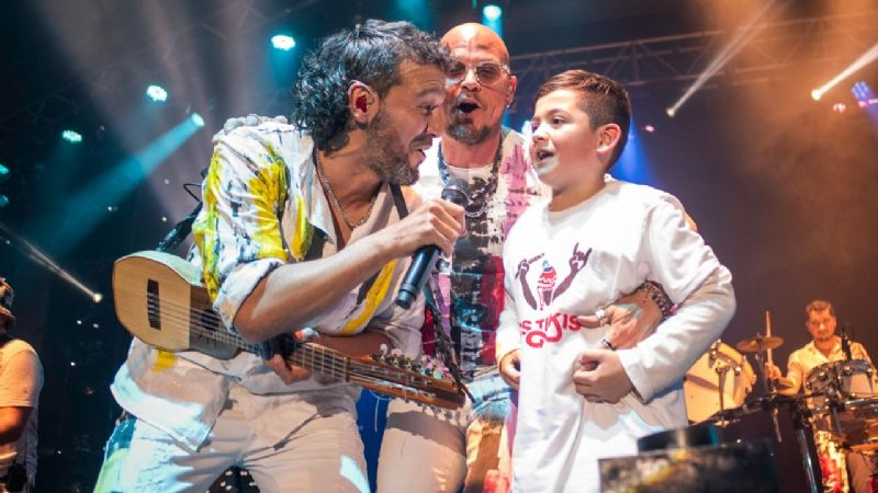 Todos bailaron al ritmo de Los Tekis en la sexta luna del Poncho