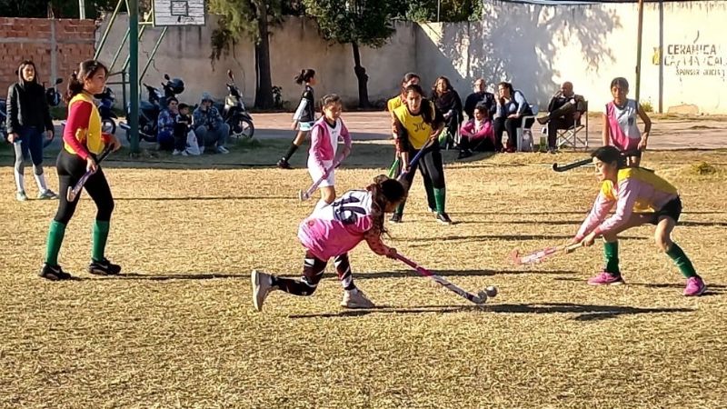 Exitoso encuentro de hockey infantil en San Martín del Bañado