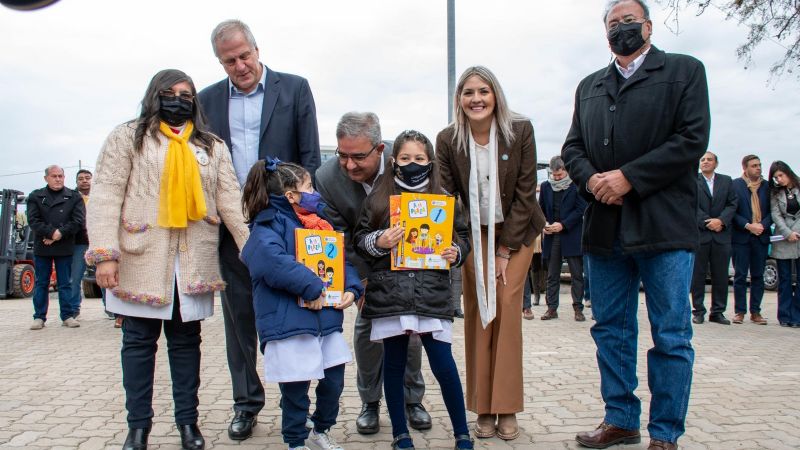 Más libros para estudiantes de colegios privados y municipales