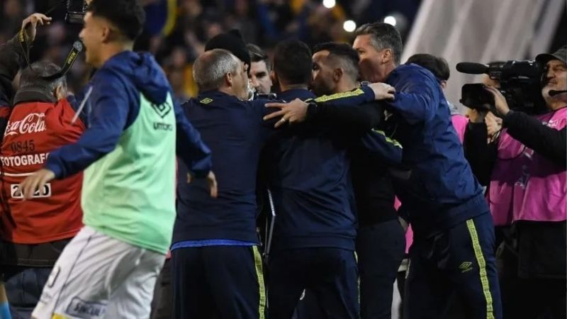 Tevez pasó una prueba de fuego: Central le ganó a Newell's