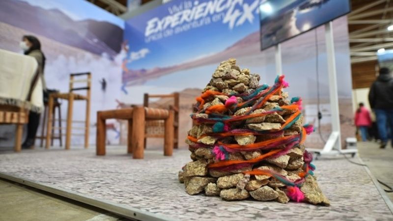 Antofagasta promociona el Volcán Galán y sus lagunas