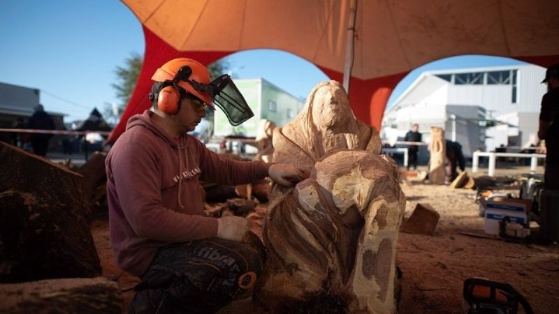 Patio de Tallistas, encuentro de escultores en un gran taller a cielo abierto