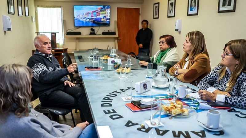 Diputadas dialogaron con el especialista en bioética, Carlos “Peca” Soriano