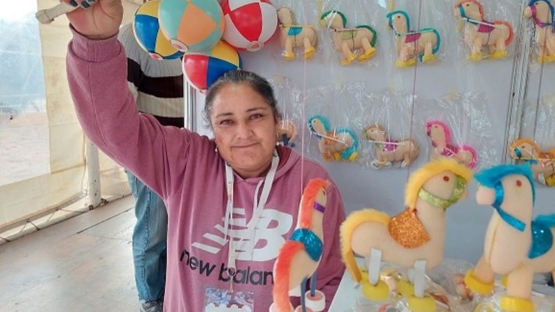 “Yo jugaba hace 50 años con estos juguetes, ahora los hago y los vendo”