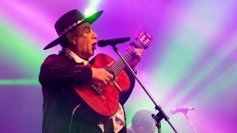 El Chaqueño Palavecino hizo bailar a todos en la Fiesta del Poncho