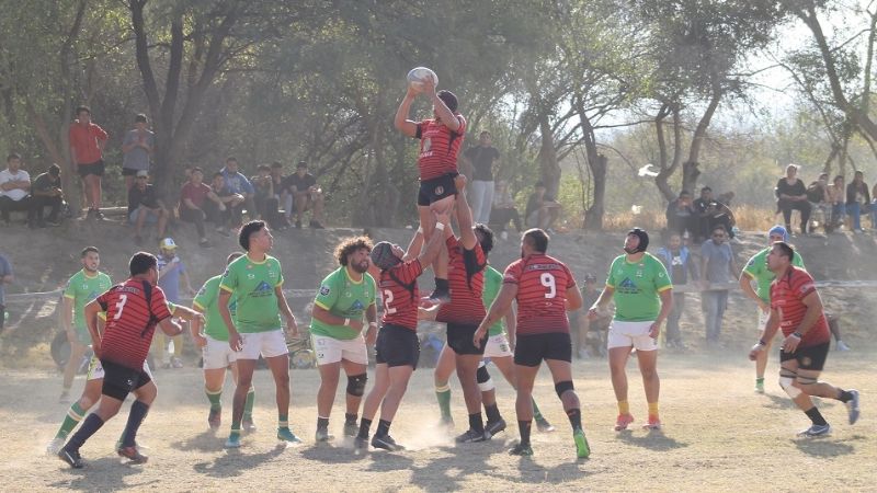 Hurones y un triunfo atravesado por la emoción y el duelo