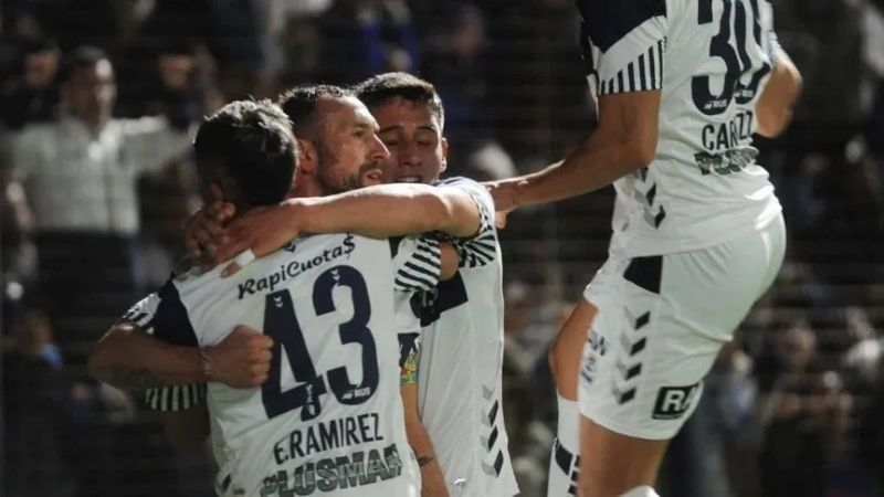 Gimnasia venció a Lanús y se acomodó arriba de la Liga