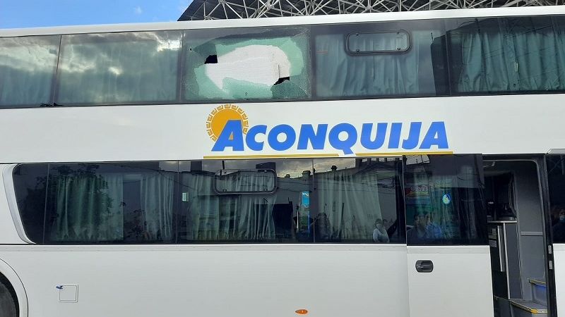 Apedrearon un colectivo en Ruta Nacional N°38