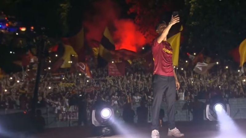 Impactante recibimiento de Paulo Dybala en la Roma