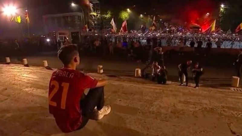 Impactante recibimiento de Paulo Dybala en la Roma