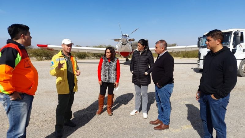 Un avión hidrante se sumó para combatir el incendio en Andalgalá