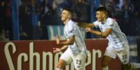 CARRERA festeja su golazo, que abrió el triunfo del 