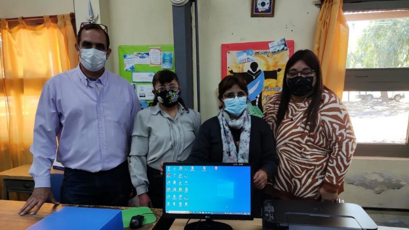Equipamiento informático a las 17 escuelas cabeceras del nivel primario