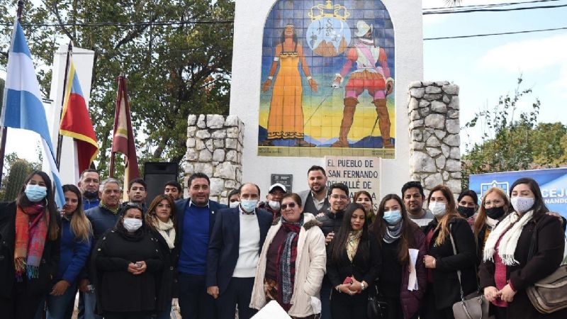Gustavo encabezó el acto por el 339º aniversario de la fundación de San Fernando del Valle de Catamarca
