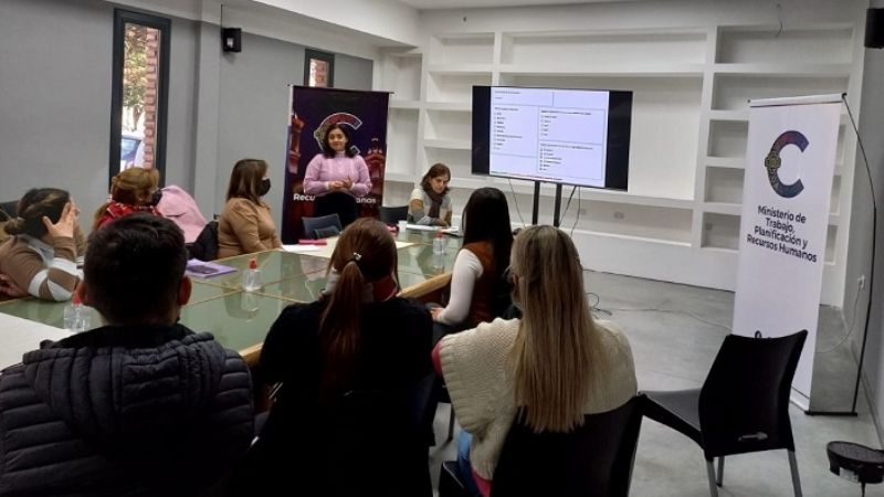 Capacitaron a encuestadores turísticos para la Fiesta del Poncho