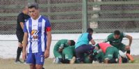 CARA Y CRUZ del fútbol; al fondo los jugadores de Ferro festejado el gol de José Gabriel Romero, detrás de la desazón del  capitán 