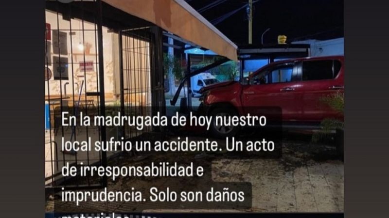 Estrelló la camioneta contra un café