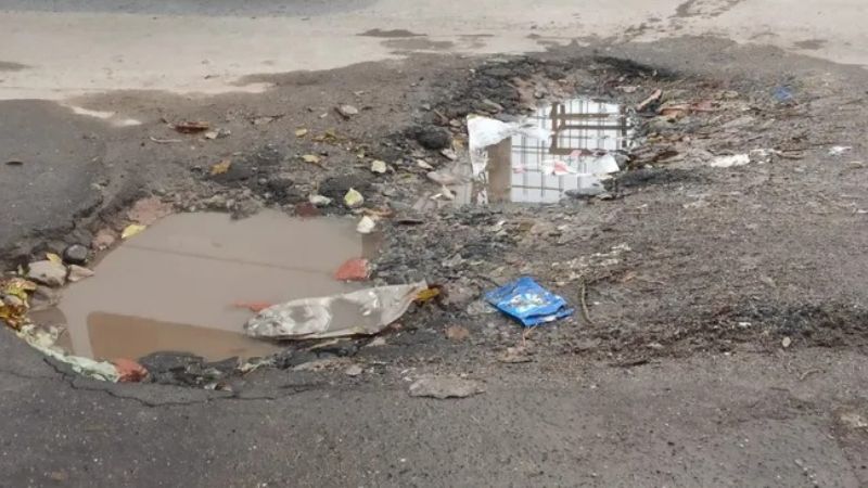 Vecinos del barrio Eva Perón reclaman el arreglo de un pozo en calle Batungasta