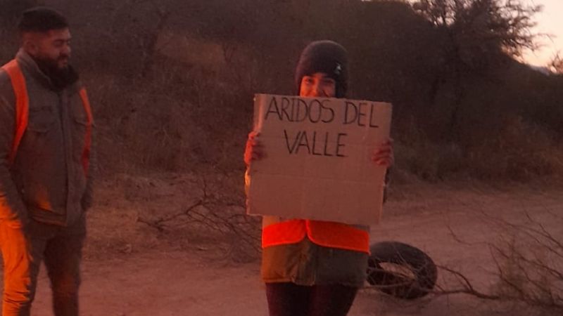 Cortan ruta en Singuil en reclamo de culminación de obra y pago a operarios