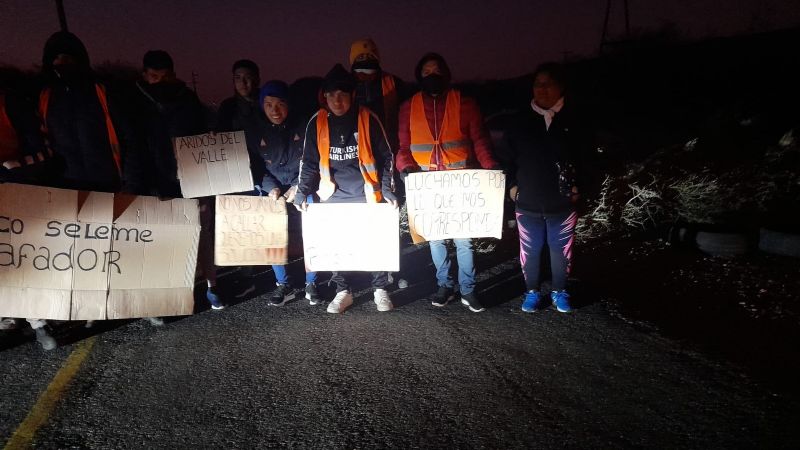Cortan ruta en Singuil en reclamo de culminación de obra y pago a operarios