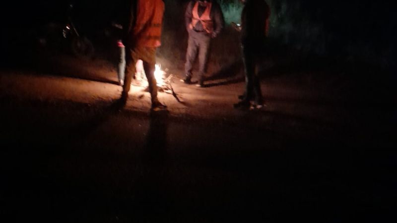 Cortan ruta en Singuil en reclamo de culminación de obra y pago a operarios