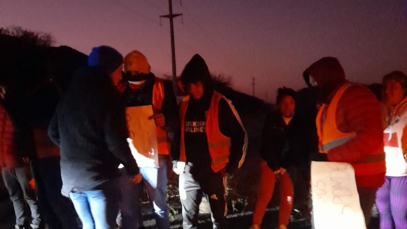 Cortan ruta en Singuil en reclamo de culminación de obra y pago a operarios