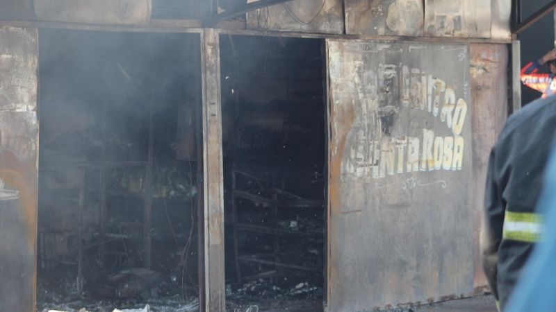Voraz incendio destruyó un lubricentro en Valle Viejo